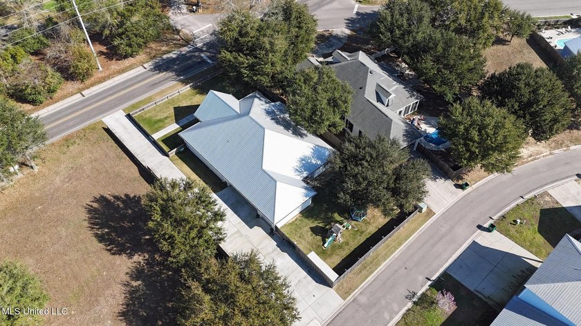 Modern farmhouse elegance meets Gulf Coast living. Step into one - photo 43