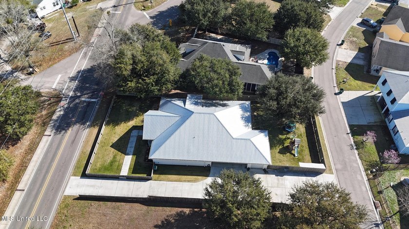 Modern farmhouse elegance meets Gulf Coast living. Step into one - photo 44
