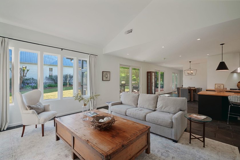 EXQUISITE 34.4-ACRE PRIVATE ESTATE | RARE MULTI-RESIDENCE FAMILY - photo 45