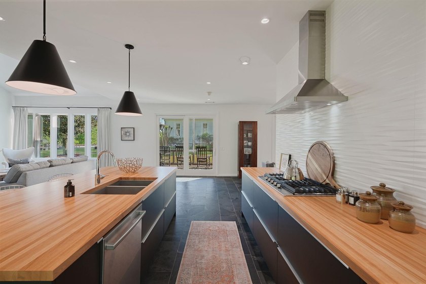 EXQUISITE 34.4-ACRE PRIVATE ESTATE | RARE MULTI-RESIDENCE FAMILY - photo 48