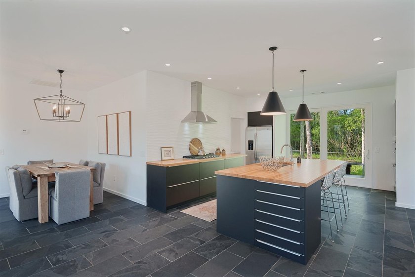 EXQUISITE 34.4-ACRE PRIVATE ESTATE | RARE MULTI-RESIDENCE FAMILY - photo 49