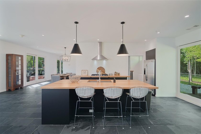 EXQUISITE 34.4-ACRE PRIVATE ESTATE | RARE MULTI-RESIDENCE FAMILY - photo 50