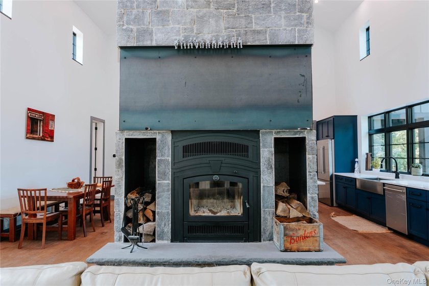 Presenting a freshly constructed modern farmhouse masterpiece - photo 8