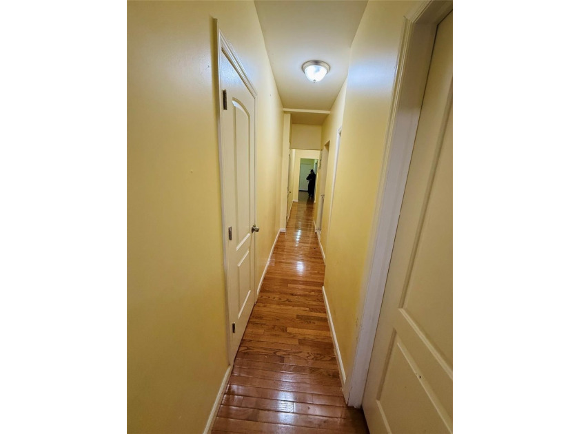 A beautiful Brick home with 4 Bedrooms over 4 Bedrooms with - photo 2