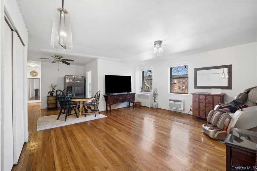 Welcome to this bright and spacious 2 bedroom unit in the - photo 2