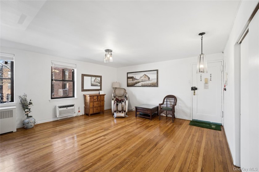 Welcome to this bright and spacious 2 bedroom unit in the - photo 4