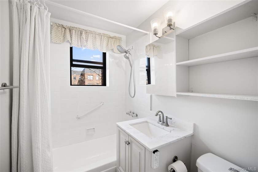 Welcome to this bright and spacious 2 bedroom unit in the - photo 10