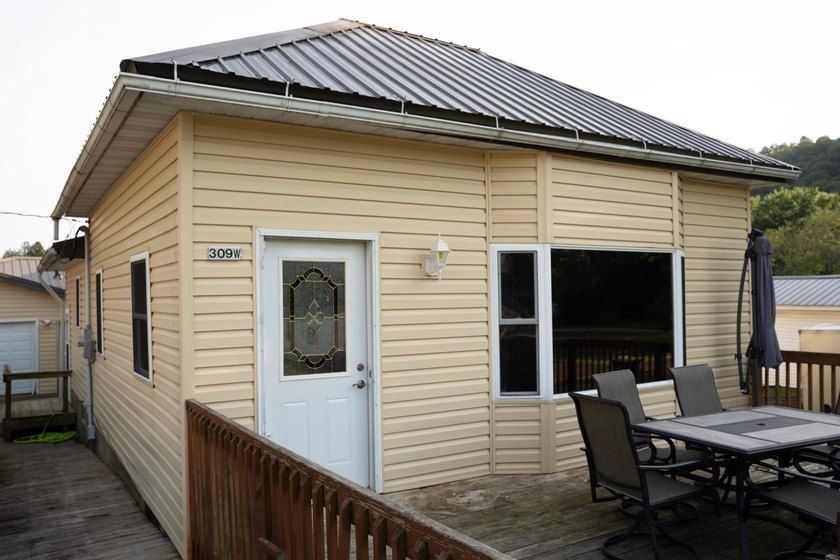 Cute opportunity for small-town living in Readstown! - photo 10