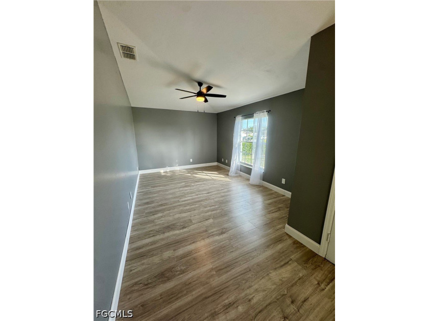 COME CHECK OUT THIS BEAUTIFULLY UPDATED home located in the - photo 5