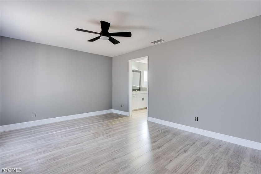 COME CHECK OUT THIS BEAUTIFULLY UPDATED home located in the - photo 9