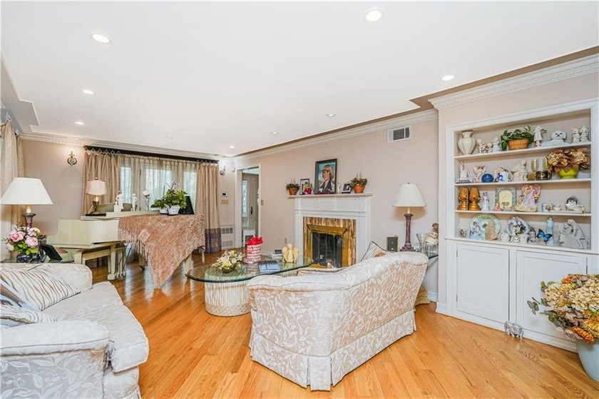 Welcome to 26 High Point Road, a stunning custom residence - photo 13
