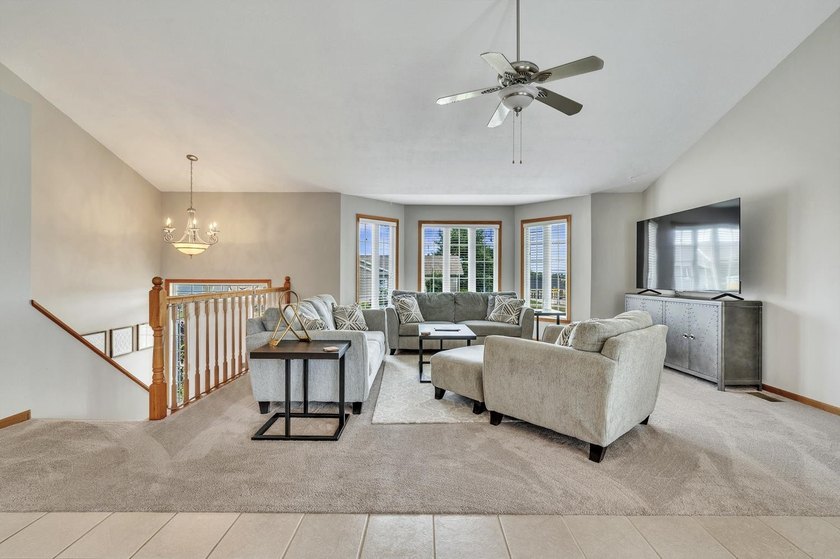 Incredible space and an ideal location meet in this 4-bedroom - photo 13