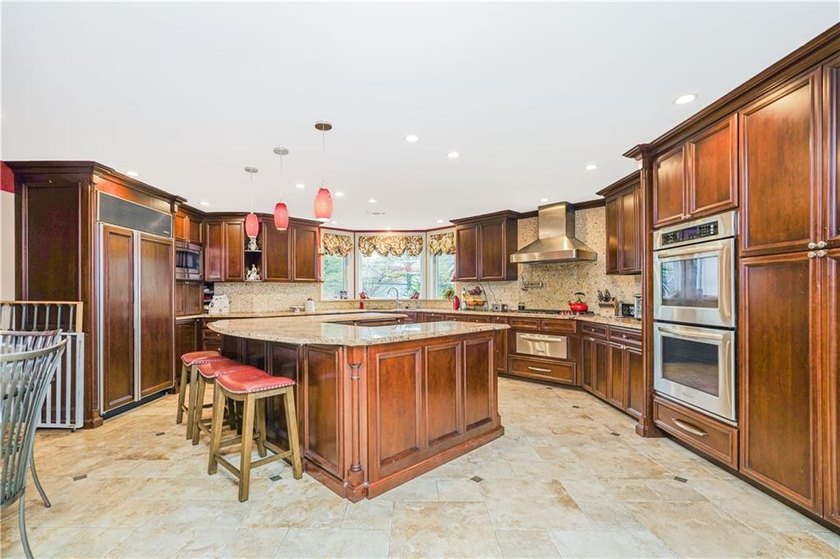 Welcome to 26 High Point Road, a stunning custom residence - photo 15