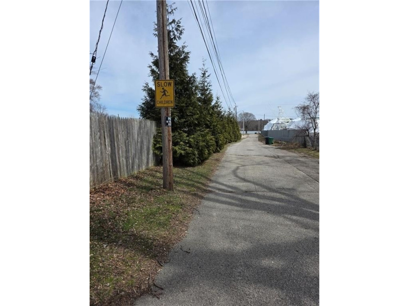 Here we have a 9600 sq ft lot in Oakland Beach Warwick. This lot - photo 6