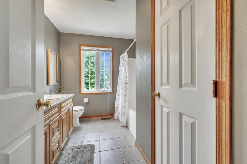 Incredible space and an ideal location meet in this 4-bedroom - photo 17