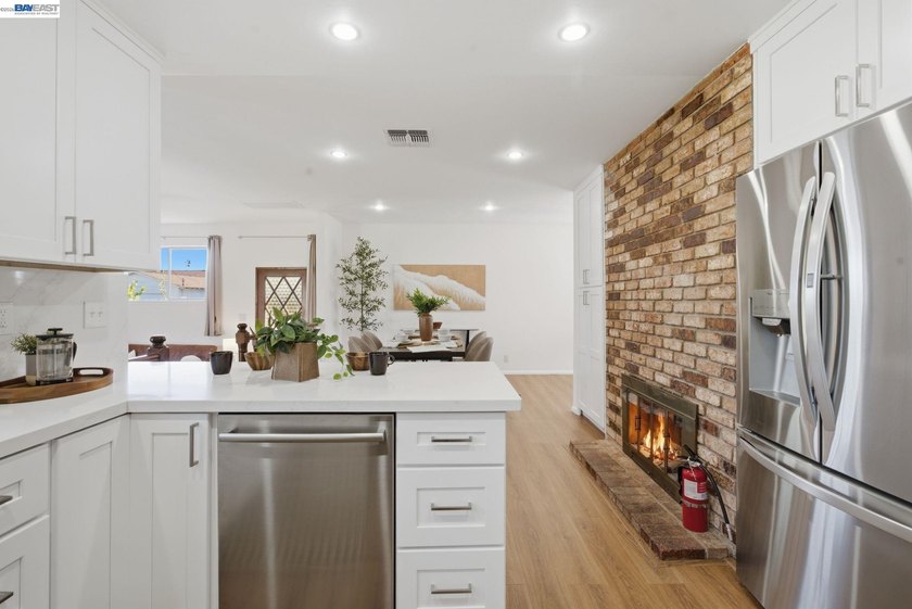 Welcome home to this beautifully positioned corner-lot property - photo 19