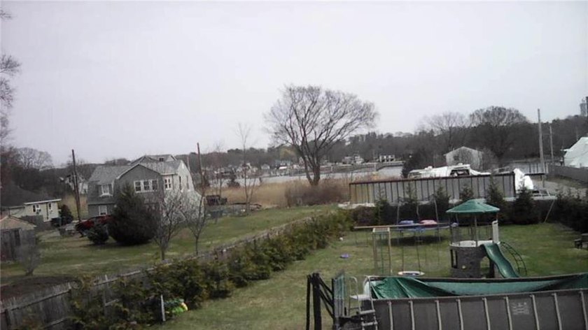 Here we have a 9600 sq ft lot in Oakland Beach Warwick. This lot - photo 9