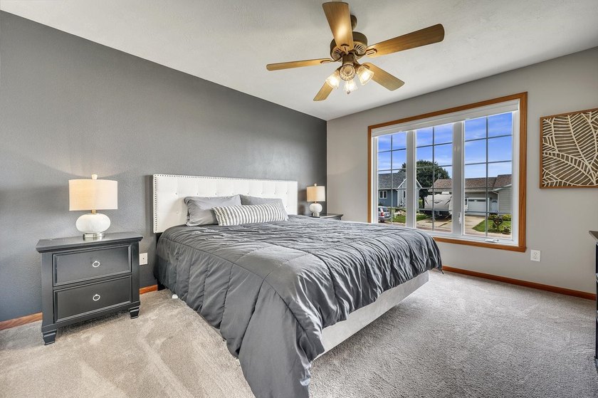 Incredible space and an ideal location meet in this 4-bedroom - photo 20
