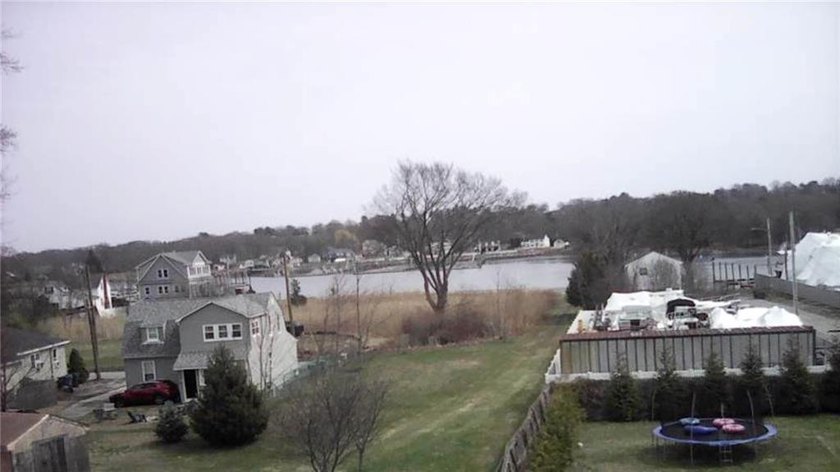 Here we have a 9600 sq ft lot in Oakland Beach Warwick. This lot - photo 10