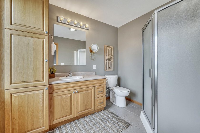 Incredible space and an ideal location meet in this 4-bedroom - photo 22