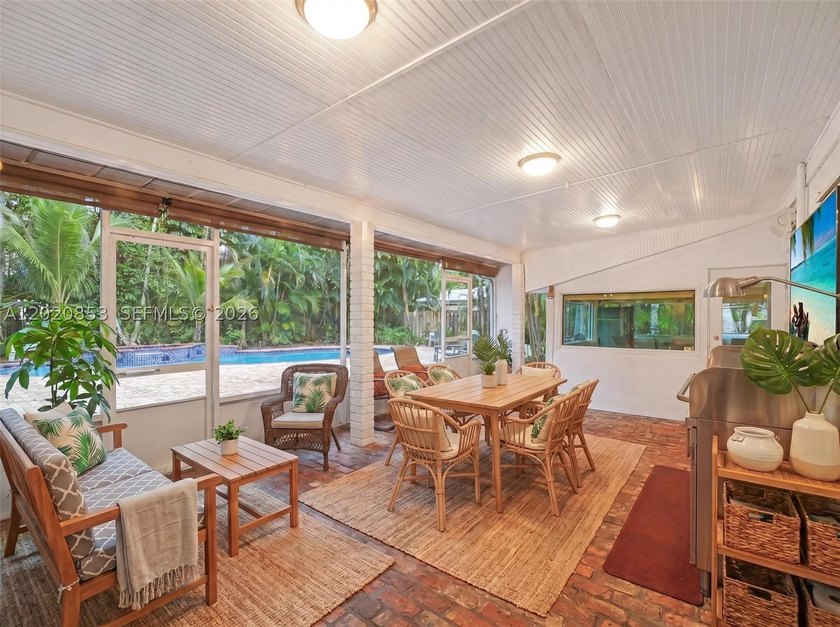 Tucked away on a quiet, tree-lined street in the coveted Glenvar - photo 23