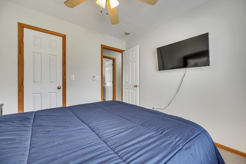 Incredible space and an ideal location meet in this 4-bedroom - photo 24
