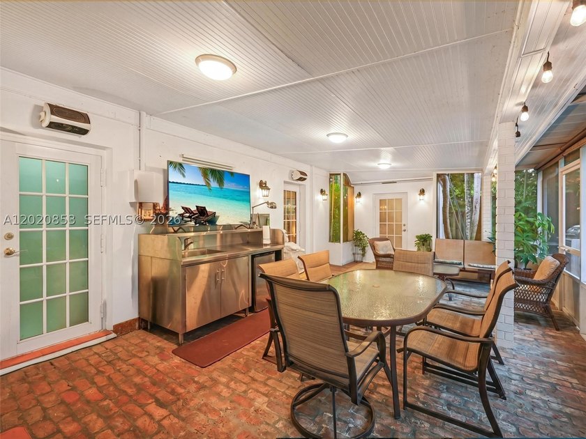 Tucked away on a quiet, tree-lined street in the coveted Glenvar - photo 25