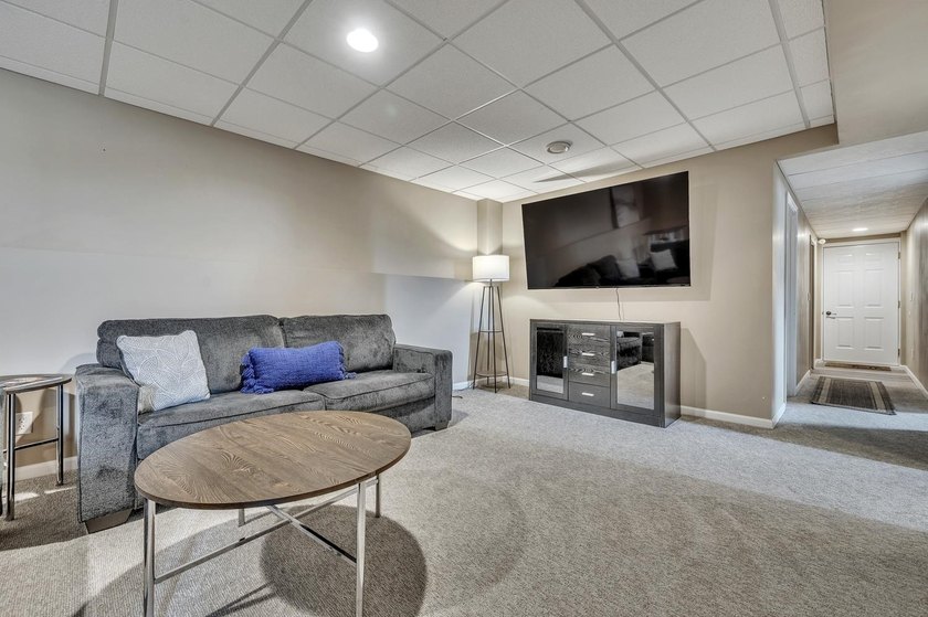 Incredible space and an ideal location meet in this 4-bedroom - photo 26