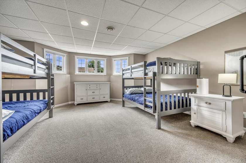 Incredible space and an ideal location meet in this 4-bedroom - photo 28