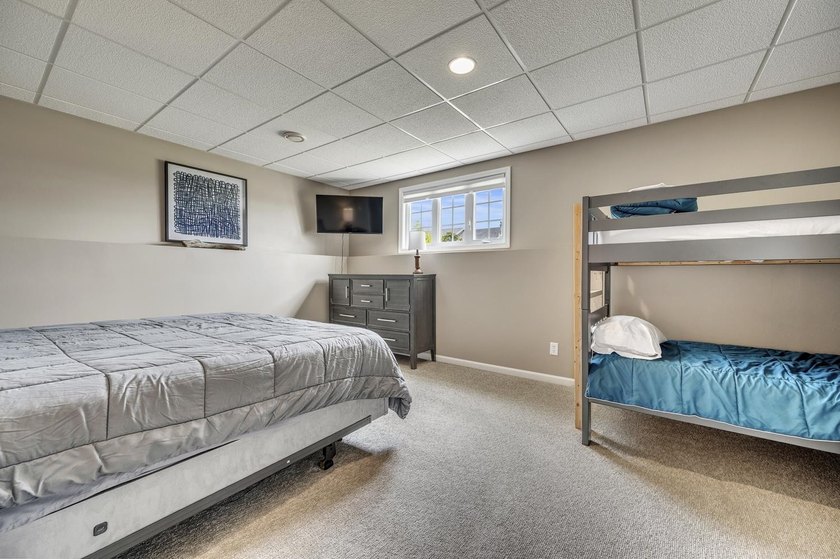 Incredible space and an ideal location meet in this 4-bedroom - photo 30