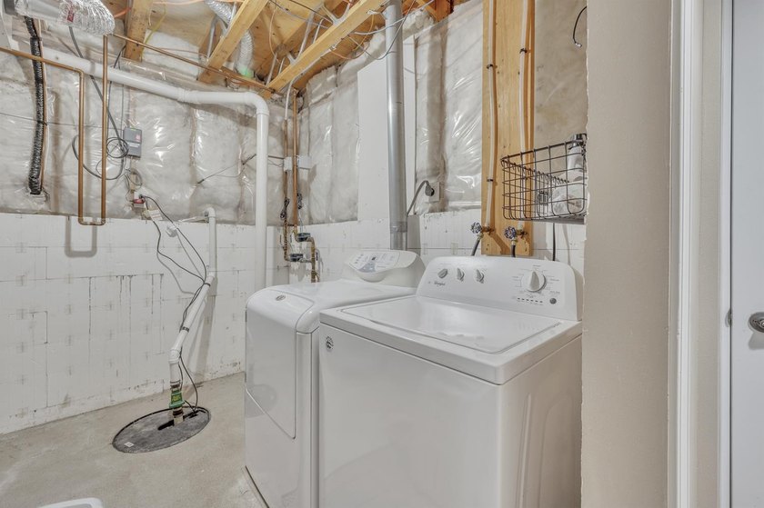 Incredible space and an ideal location meet in this 4-bedroom - photo 33