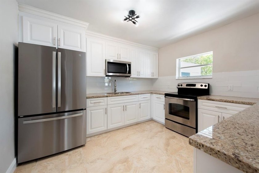 Appraised at 495K! Over 20k in recent upgrades. Stunning - photo 4