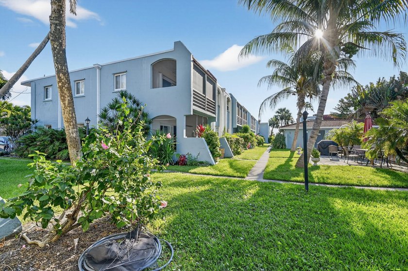 Welcome home to this spacious 1-bedroom, 1-bath first-floor - photo 2