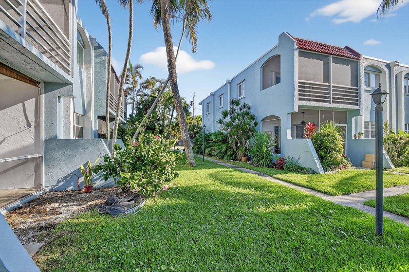 Welcome home to this spacious 1-bedroom, 1-bath first-floor - photo 3