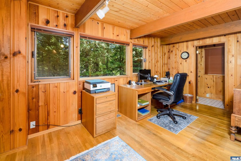 Tucked away on a private road in the desirable Deer Park area - photo 31