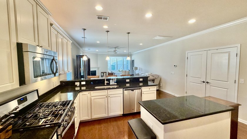 Experience classic Lowcountry living in this freshly-repainted - photo 3