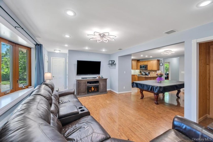 Charming 4-bedroom, 1-bath ranch situated on a tremendous - photo 6