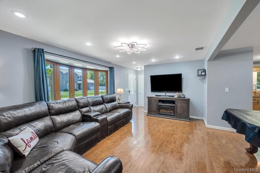 Charming 4-bedroom, 1-bath ranch situated on a tremendous - photo 7