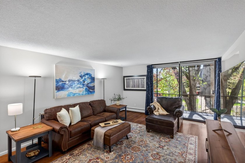Resort style living in Edina West! This 2 bedroom &amp; 2 bathroom - photo 4