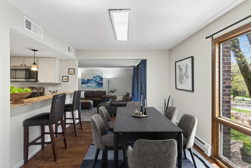 Resort style living in Edina West! This 2 bedroom &amp; 2 bathroom - photo 10