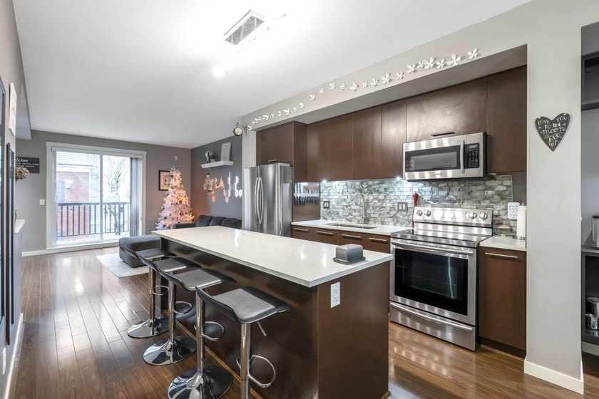THE KEW by Mosiac! WELL MAINTAINED townhome in desirable complex - photo 11