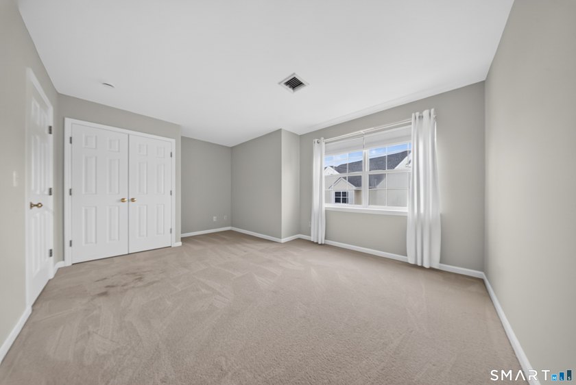 Move right into this beautifully updated end-unit townhouse in - photo 14