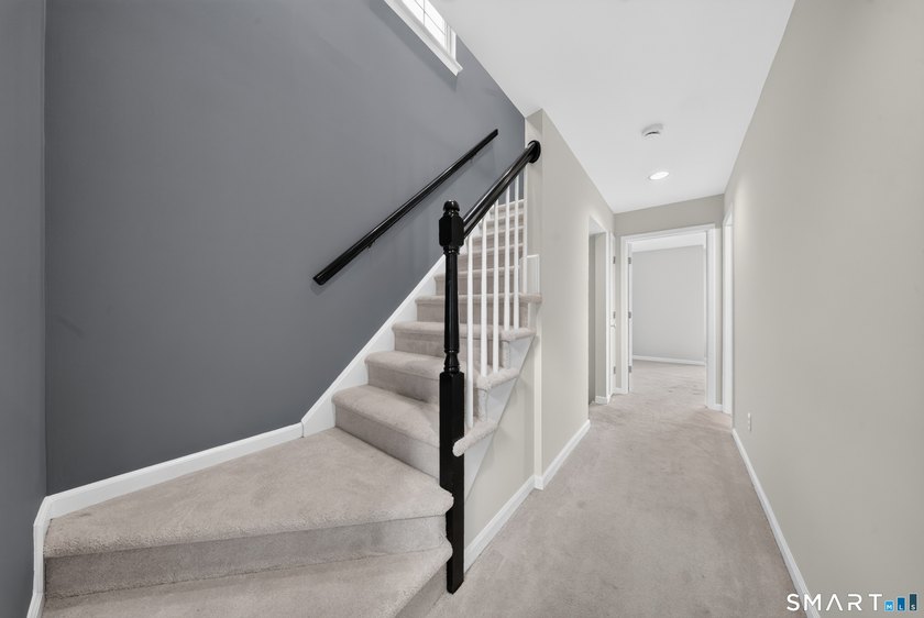 Move right into this beautifully updated end-unit townhouse in - photo 17