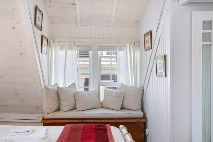 Welcome to your private waterfront retreat in the east end of - photo 19