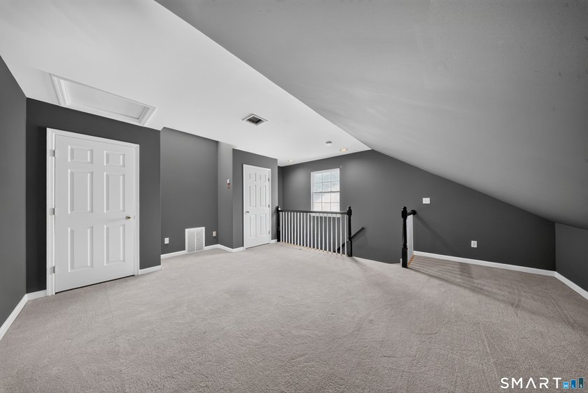 Move right into this beautifully updated end-unit townhouse in - photo 19