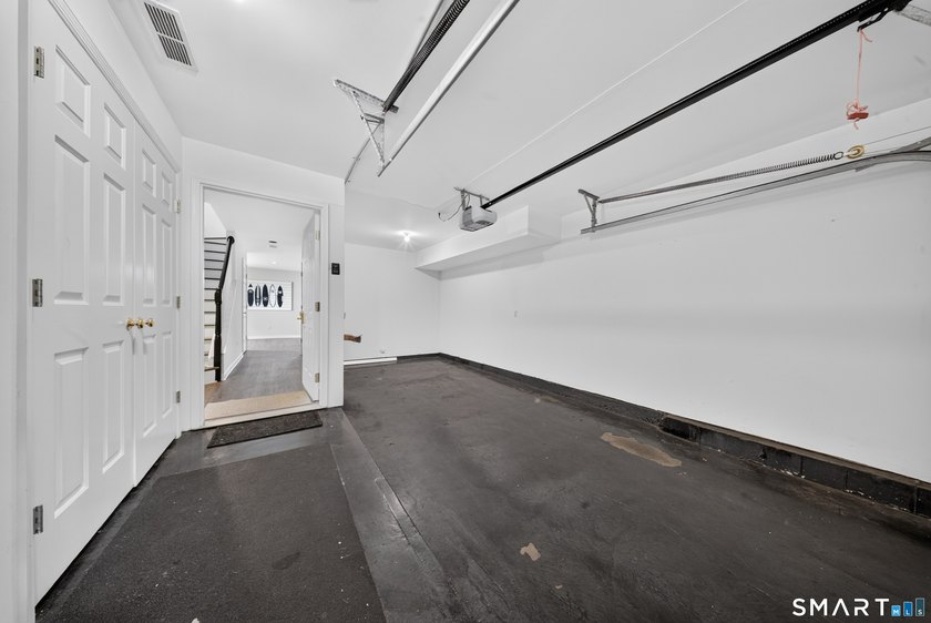 Move right into this beautifully updated end-unit townhouse in - photo 24