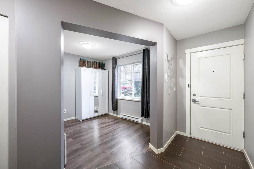 THE KEW by Mosiac! WELL MAINTAINED townhome in desirable complex - photo 25