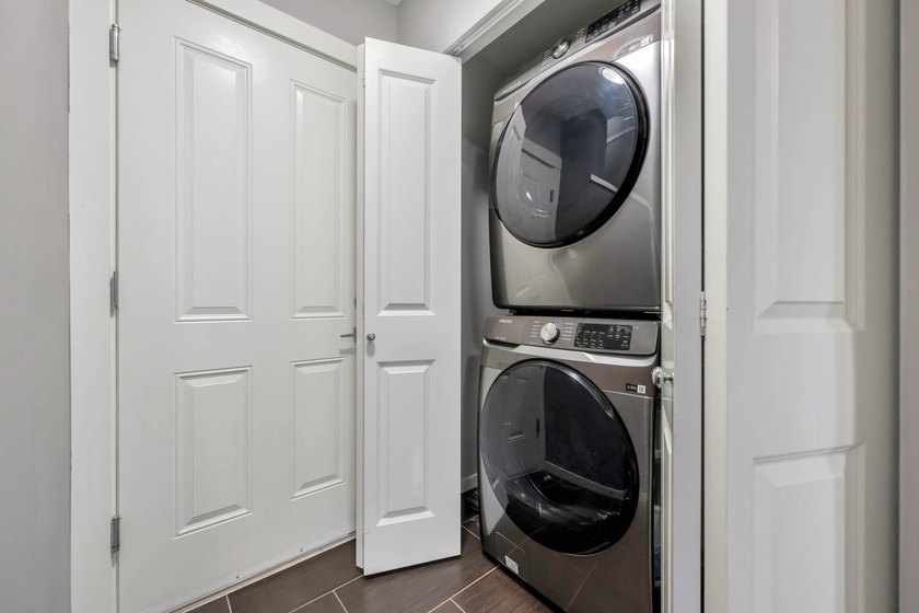THE KEW by Mosiac! WELL MAINTAINED townhome in desirable complex - photo 28
