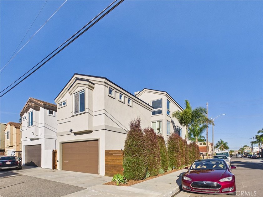 This fabulous beach home located just a mile from the ocean is - photo 31