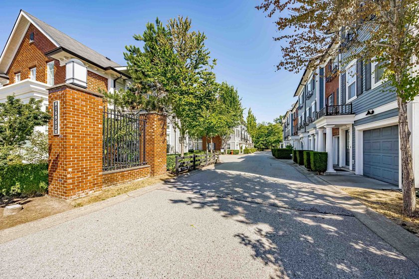 THE KEW by Mosiac! WELL MAINTAINED townhome in desirable complex - photo 37